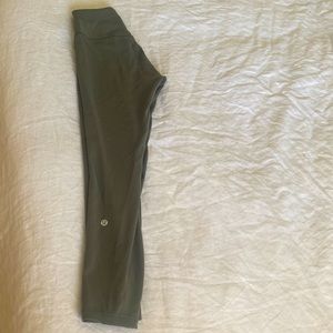 lululemon Wunder Train Contour leggings size 6 25” length. In like new condition